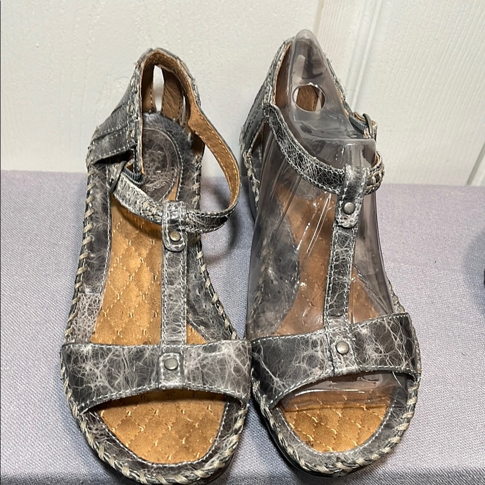 Women's Ariat Gray Sandals